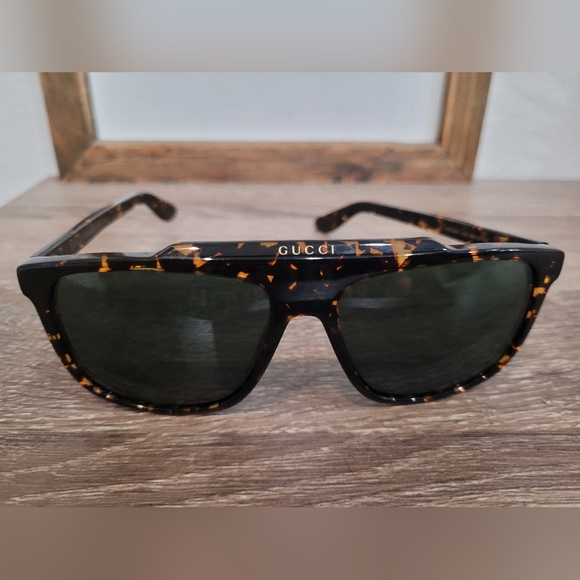 GUCCI Unisex Sunglasses, Great condition. - Picture 6 of 9